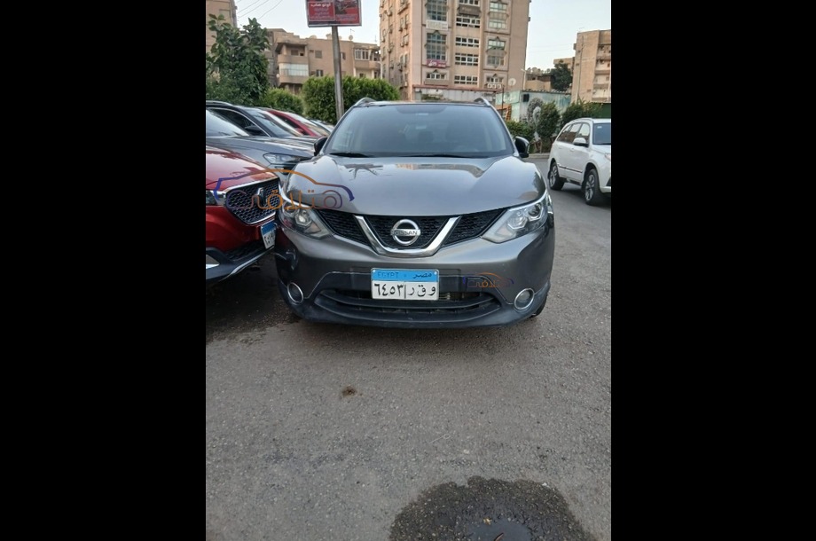 Qashqai Nissan فضي