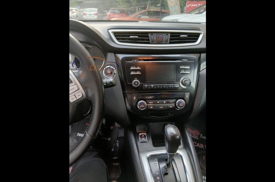 Qashqai Nissan فضي