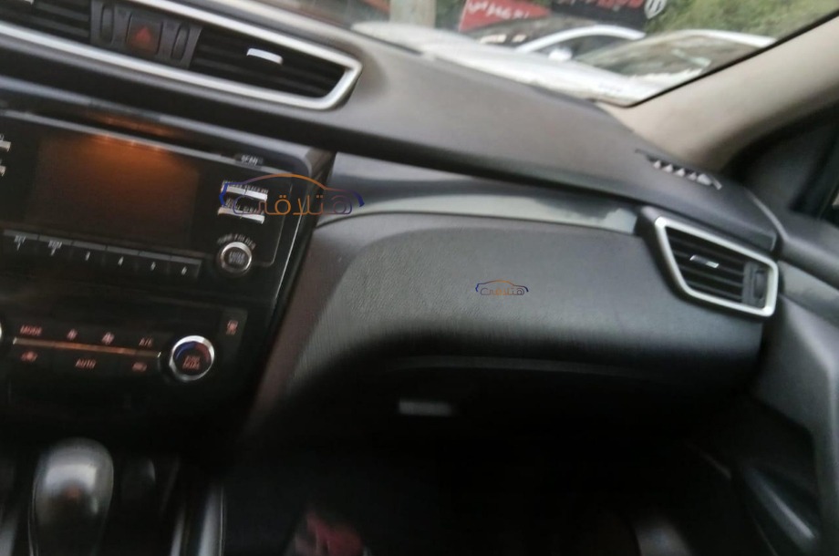 Qashqai Nissan فضي