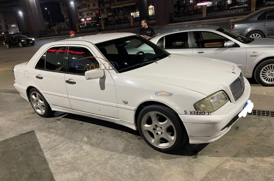 C 180 Mercedes أبيض