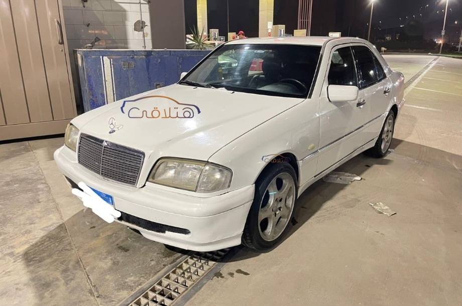 C 180 Mercedes أبيض