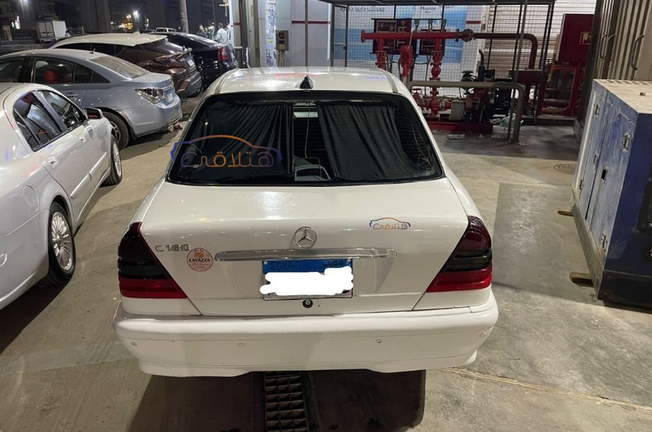 C 180 Mercedes أبيض