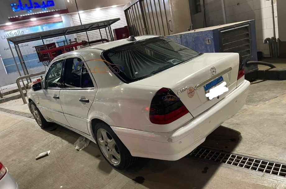 C 180 Mercedes أبيض