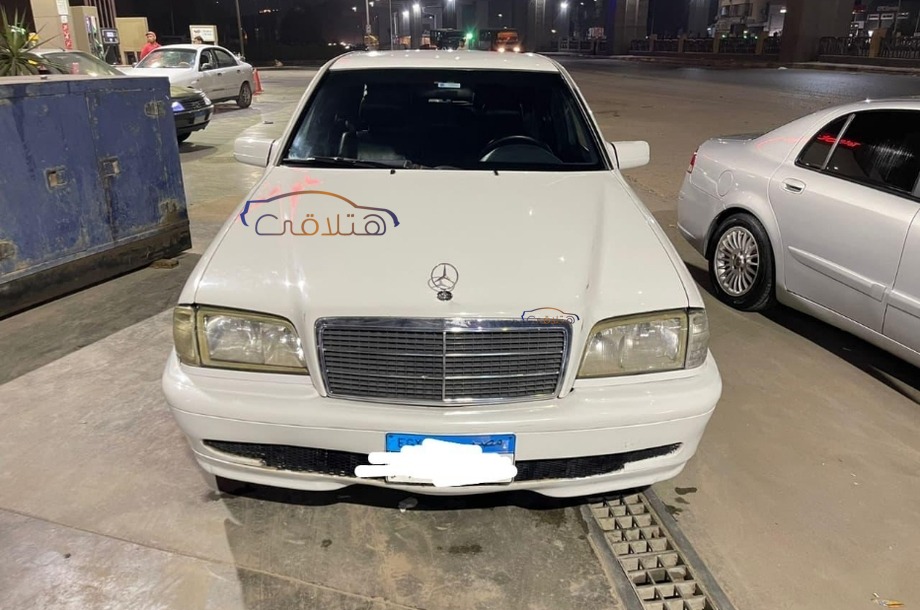 C 180 Mercedes أبيض