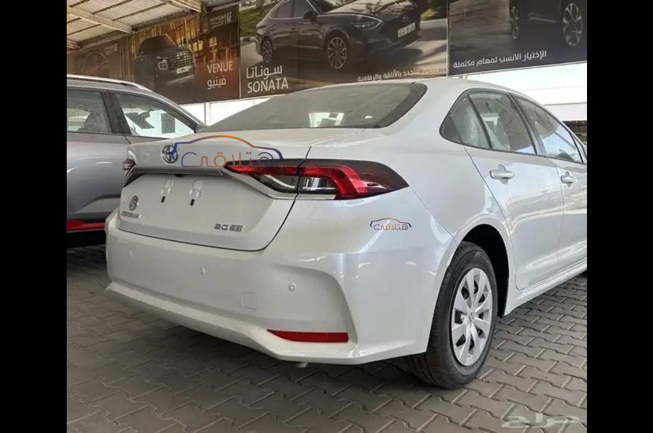 Corolla Toyota أبيض