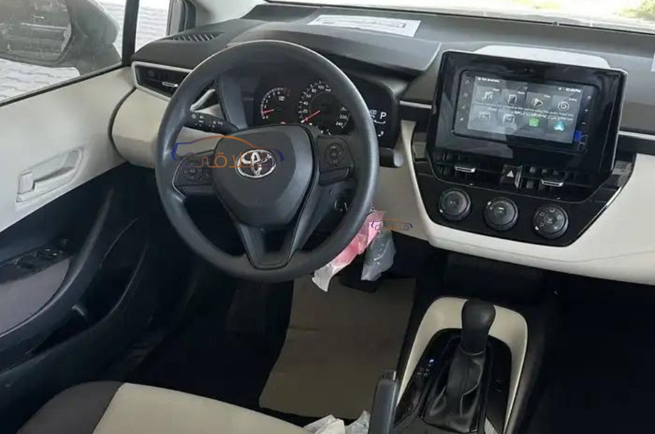 Corolla Toyota أبيض