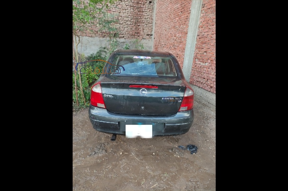 Corsa Opel أسود