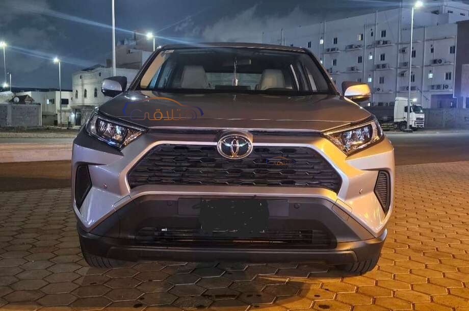 Rav 4 Toyota فضي