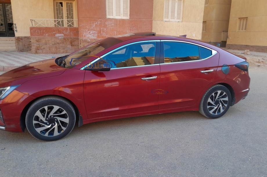 Elantra AD Hyundai احمر