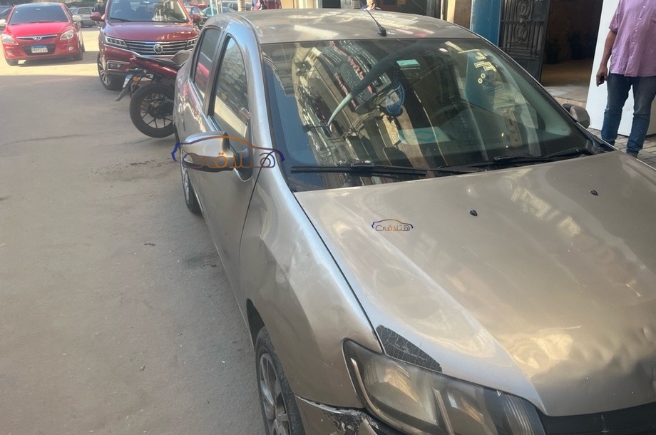 Logan Renault Bronze