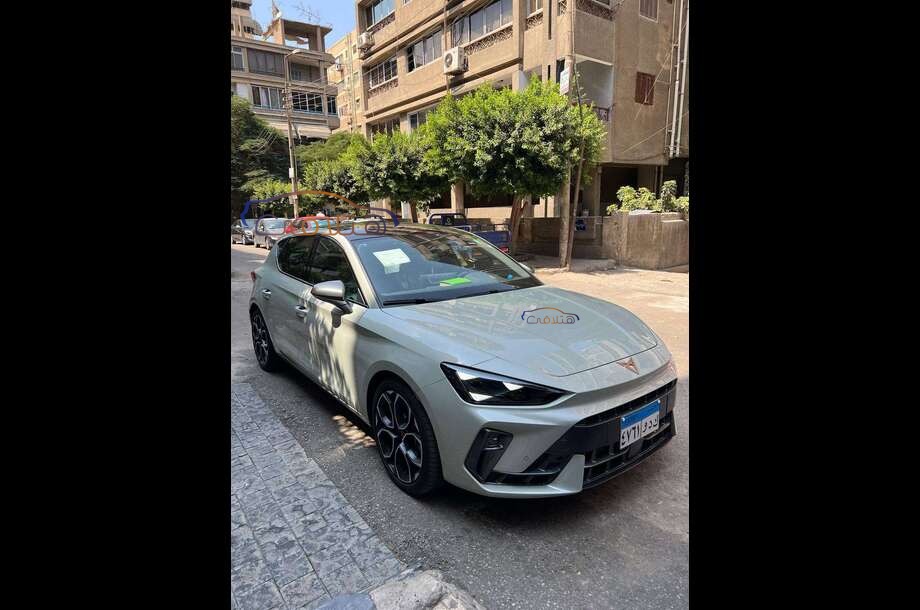 Leon Cupra فضي