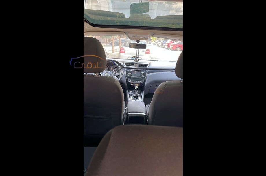 Qashqai Nissan أسود