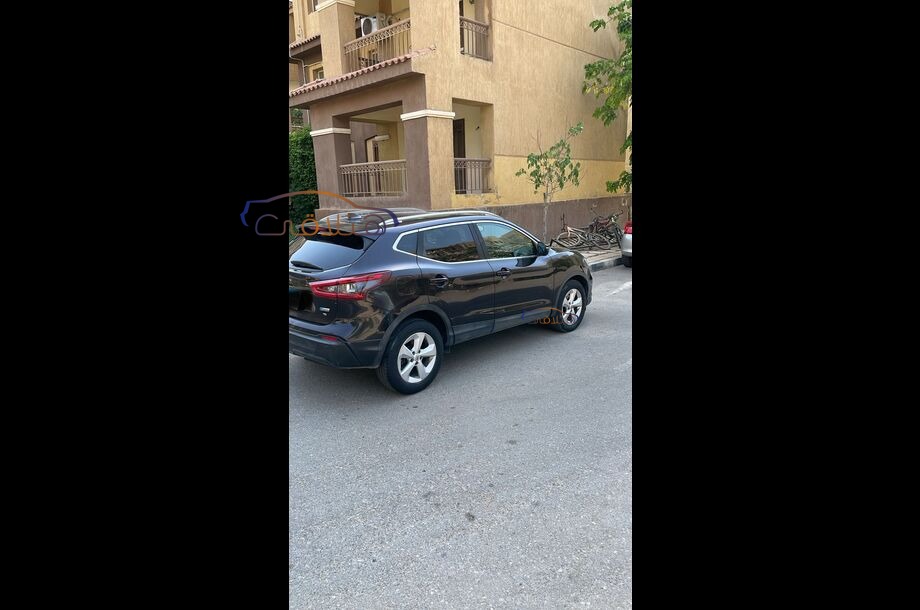 Qashqai Nissan أسود
