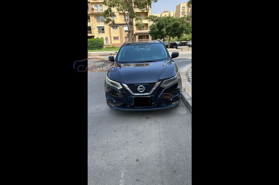Qashqai Nissan أسود