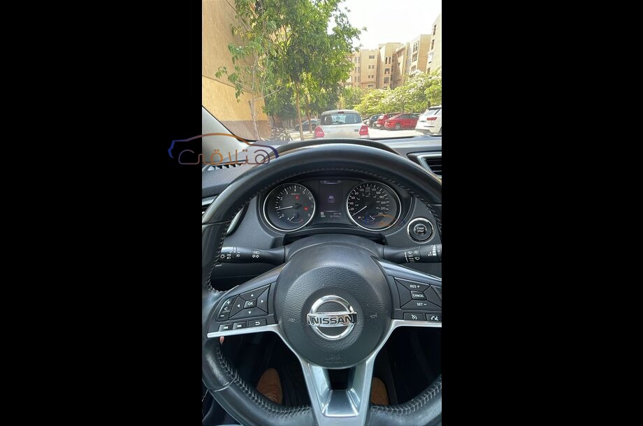 Qashqai Nissan أسود
