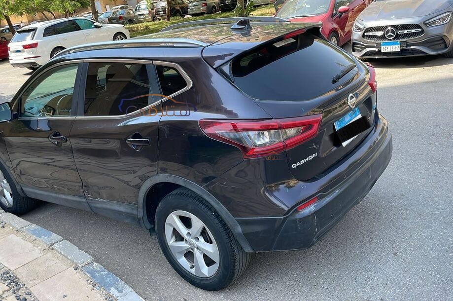 Qashqai Nissan أسود