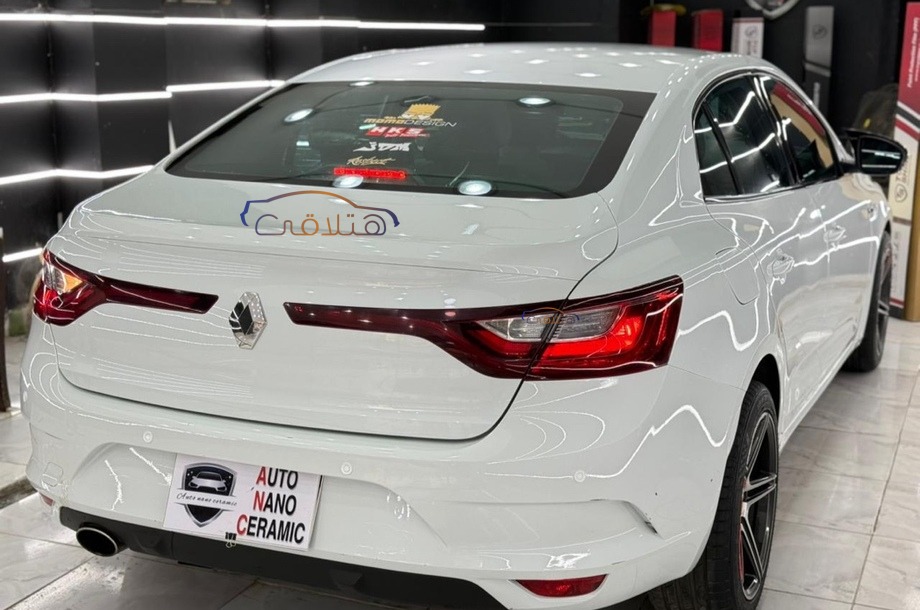 Megane Renault White