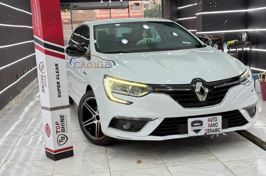 Megane Renault White