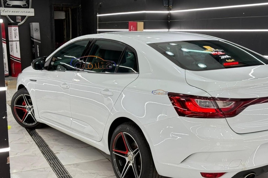 Megane Renault White