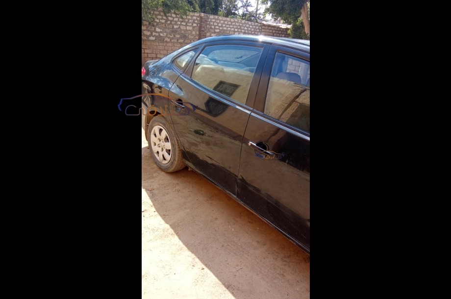 Elantra HD Hyundai أسود