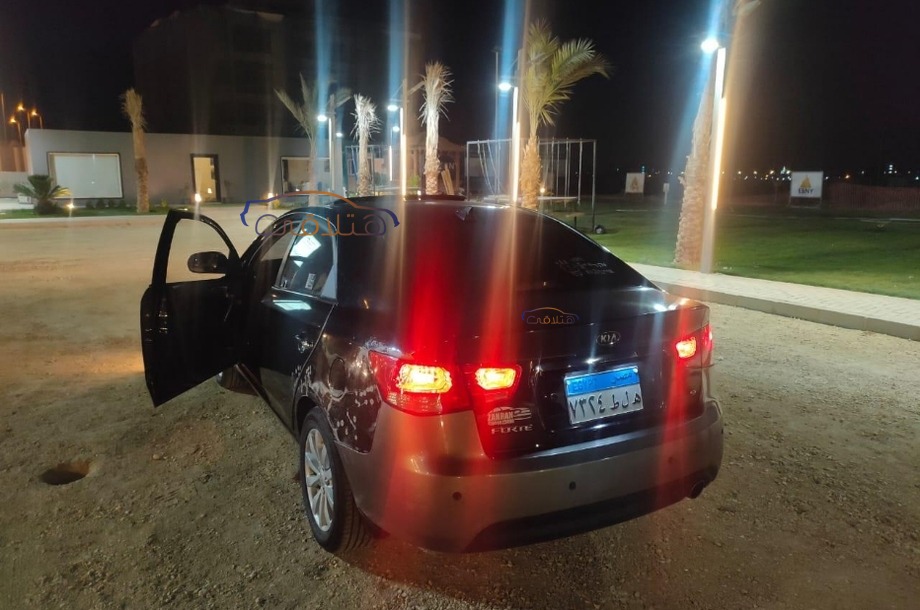 Forte Kia أسود