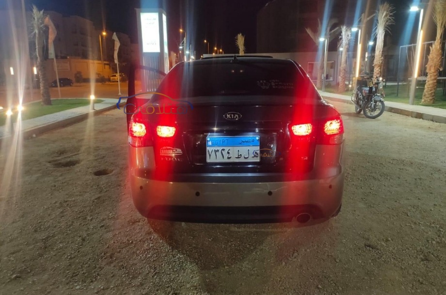 Forte Kia أسود