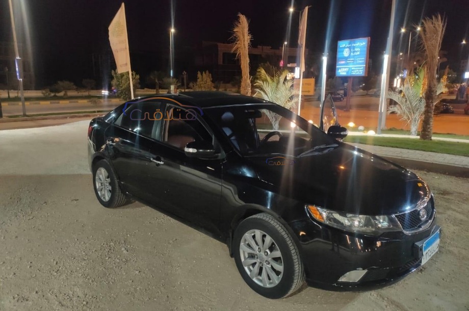 Forte Kia أسود