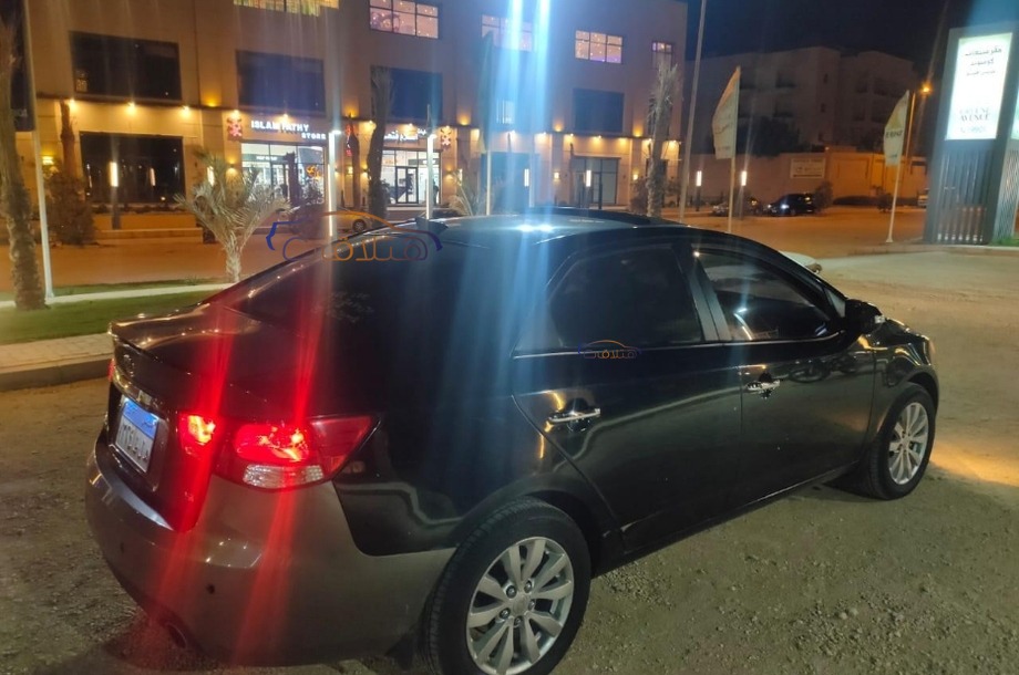Forte Kia أسود