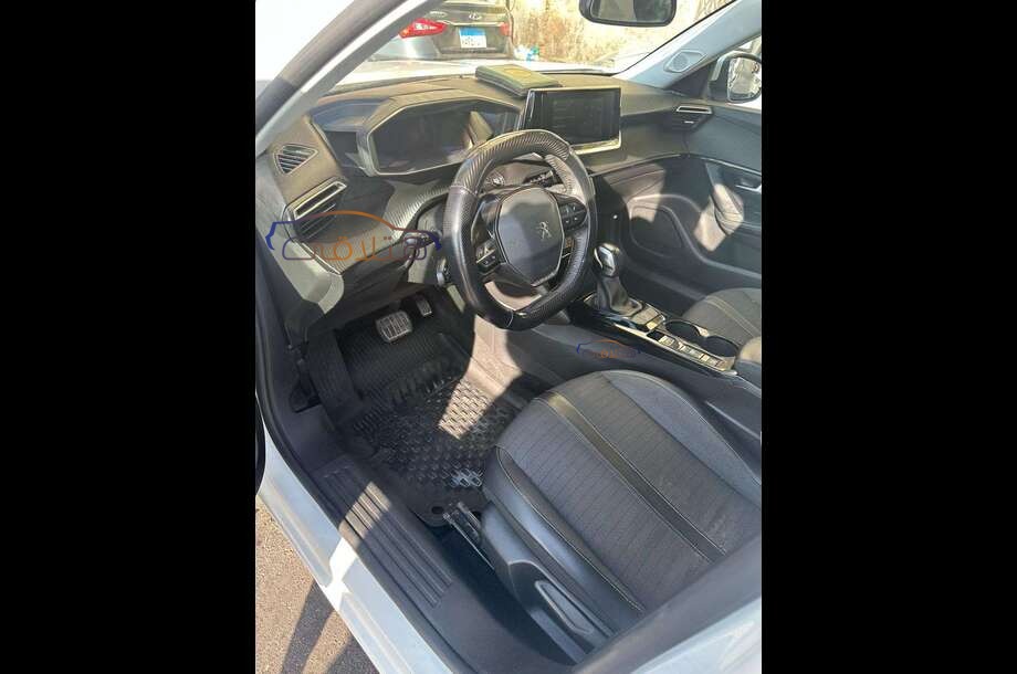 2008 Peugeot أبيض