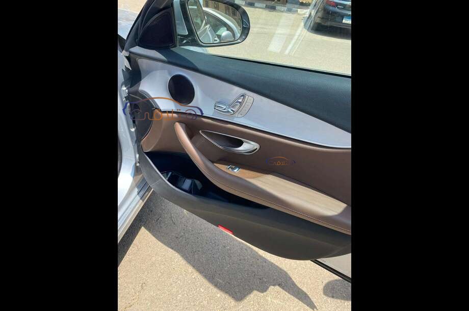 E 200 Mercedes فضي