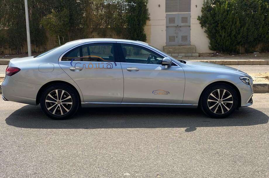 E 200 Mercedes فضي