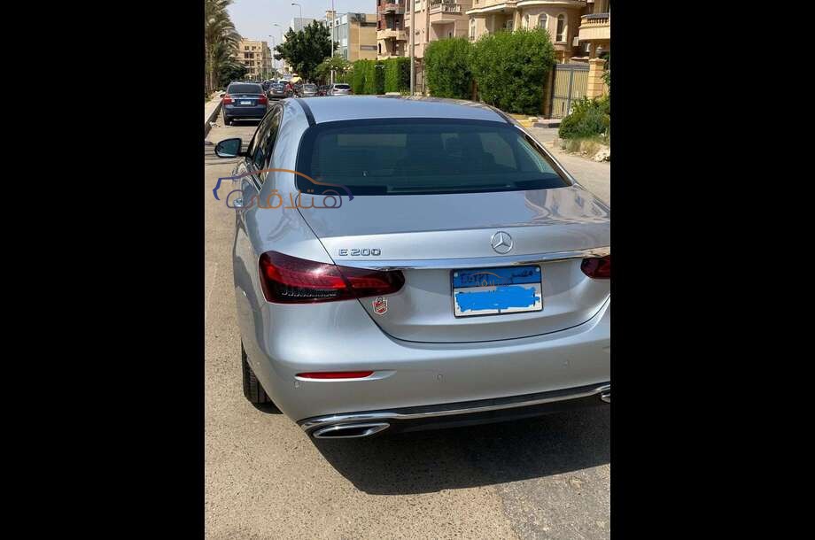 E 200 Mercedes فضي