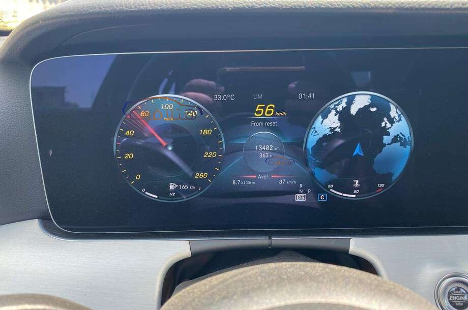 E 200 Mercedes فضي