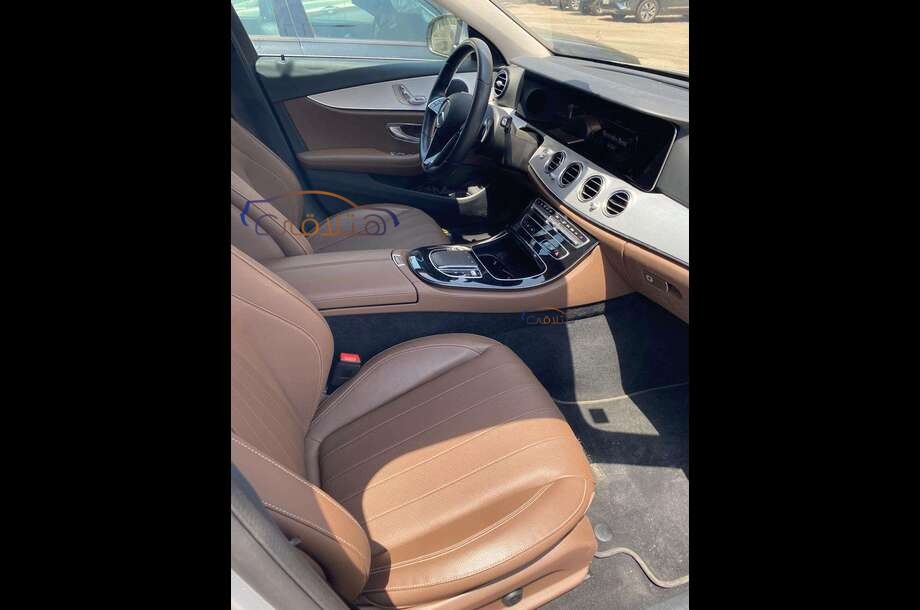 E 200 Mercedes فضي
