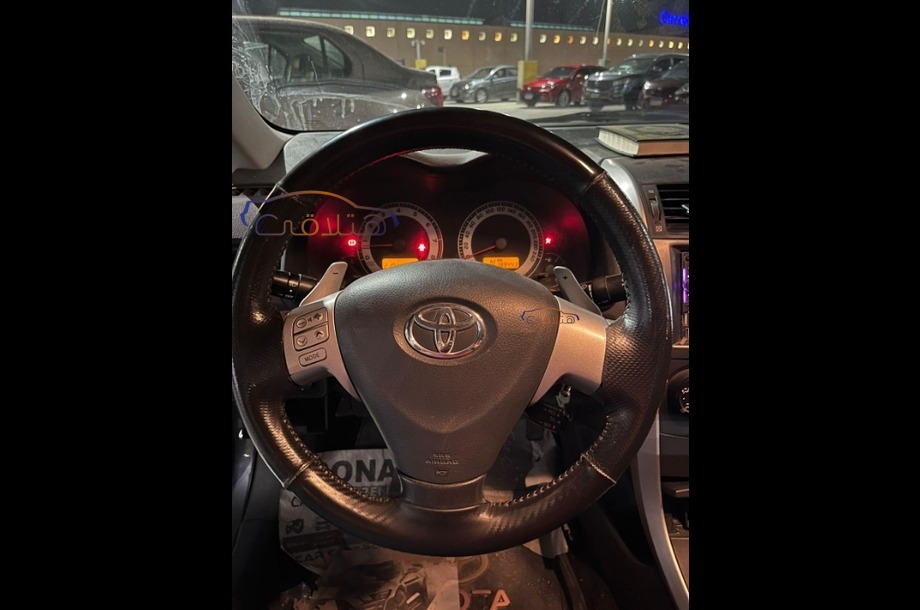 Corolla Toyota فضي