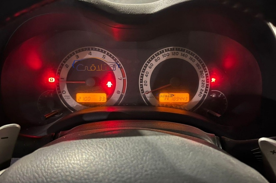 Corolla Toyota فضي