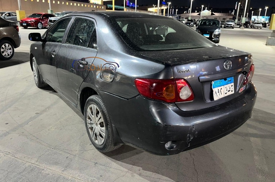 Corolla Toyota فضي