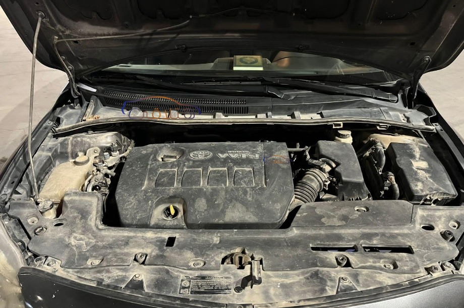 Corolla Toyota فضي