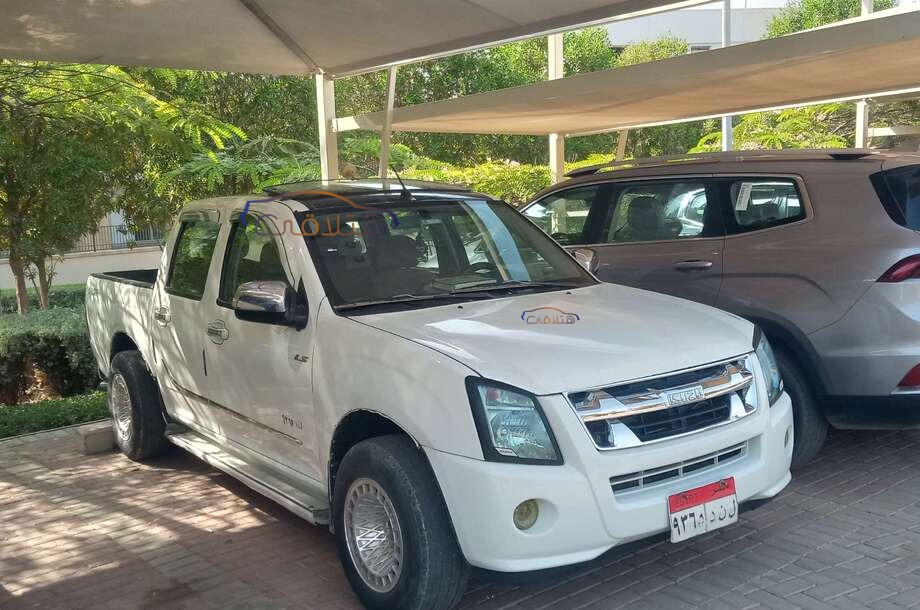 D max Isuzu White