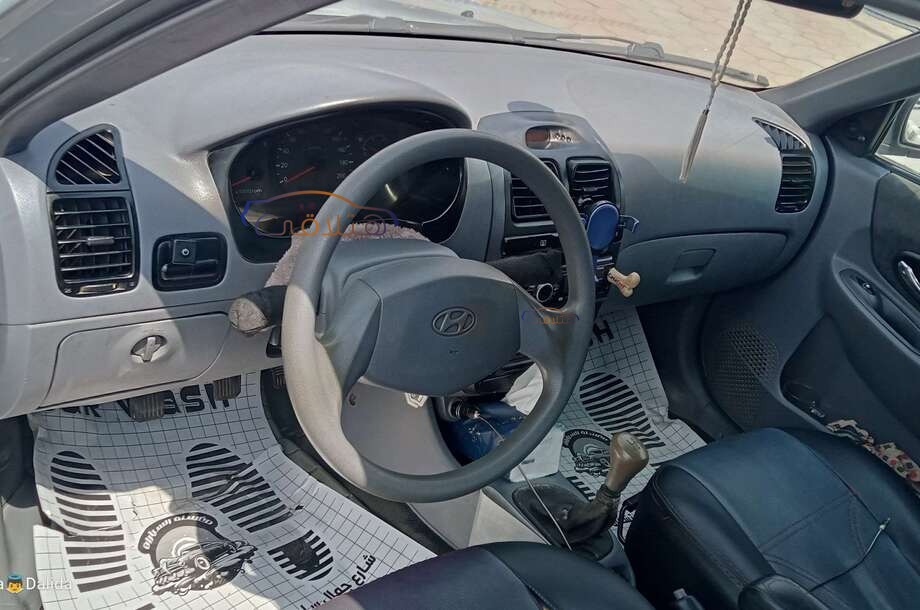 Verna Hyundai فضي