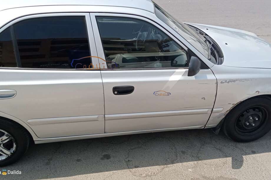 Verna Hyundai فضي