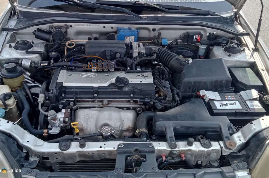 Verna Hyundai فضي