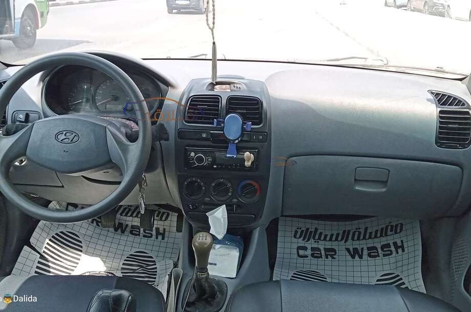 Verna Hyundai فضي