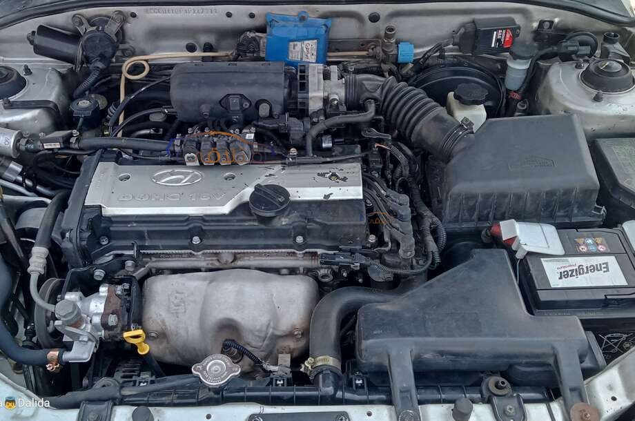 Verna Hyundai فضي