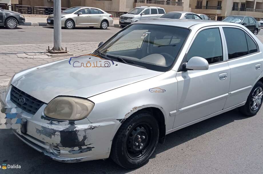 Verna Hyundai فضي