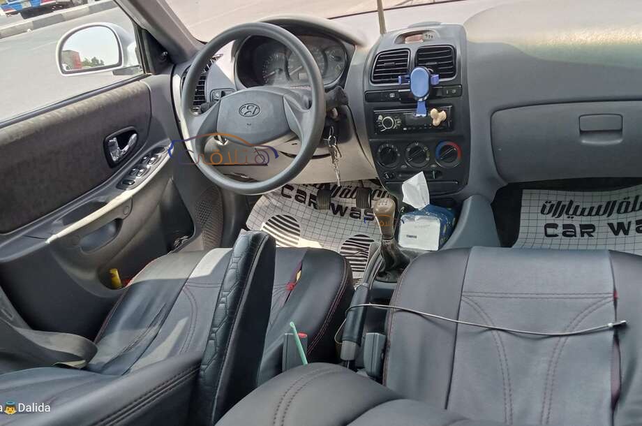 Verna Hyundai فضي