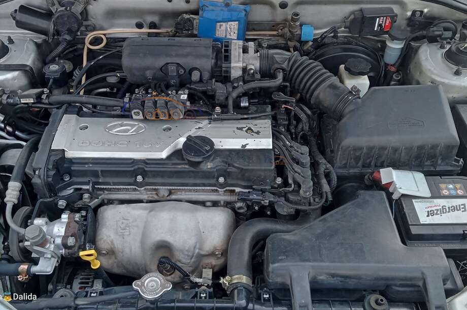 Verna Hyundai فضي