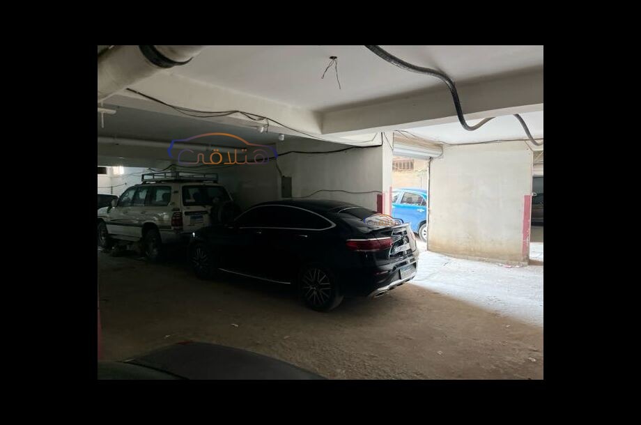 GLC 300 Mercedes أسود