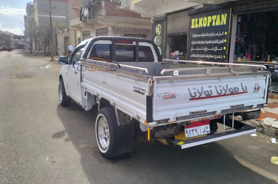 D max Isuzu أبيض