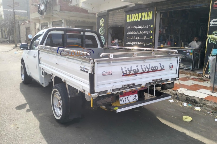 D max Isuzu أبيض